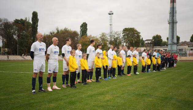 У Києві відбувся благодійний футбольний матч на підтримку військових та ВПО