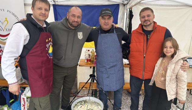 Українська громада Будапешта влаштувала свято на честь козацтва