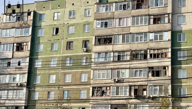 Пошкоджені три багатоповерхівки: у Сумах розгорнули штаб з ліквідації наслідків російської атаки