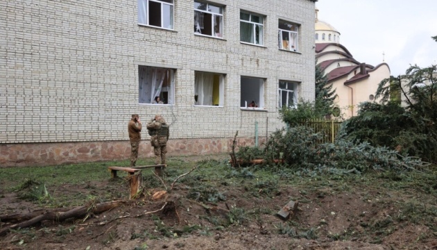 У Львові на кількох вулицях виявили уламки ракет і вирву від БПЛА