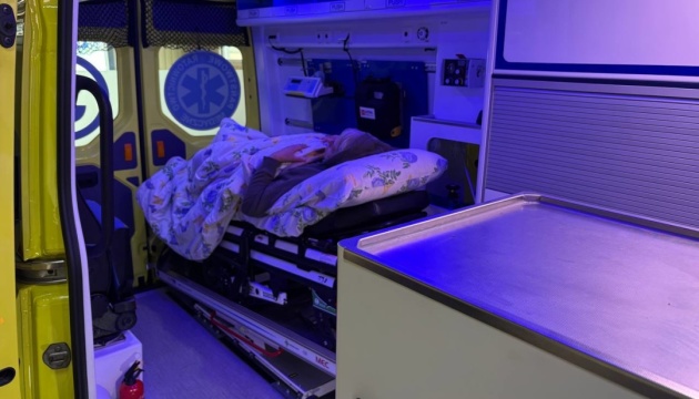 Удар по залізниці у Шостці: в УЗ розповіли про стан постраждалої касирки приміського поїзда