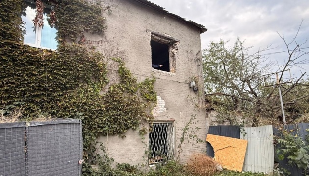 Росіяни обстріляли з артилерії підрозділ ДСНС у Нікополі, поранений рятувальник