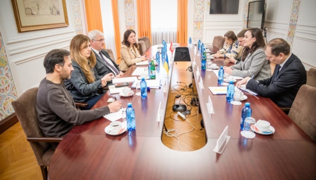 Підвіска і наконечник стріли: Австралія офіційно передала незаконно вивезені з України артефакти