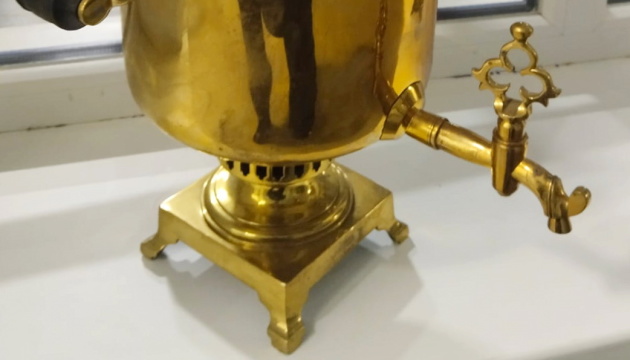На Буковині запобігли вивезенню з України двох старовинних самоварів