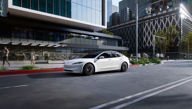 Tesla представила нові «бюджетніші» версії Model 3 та Model Y