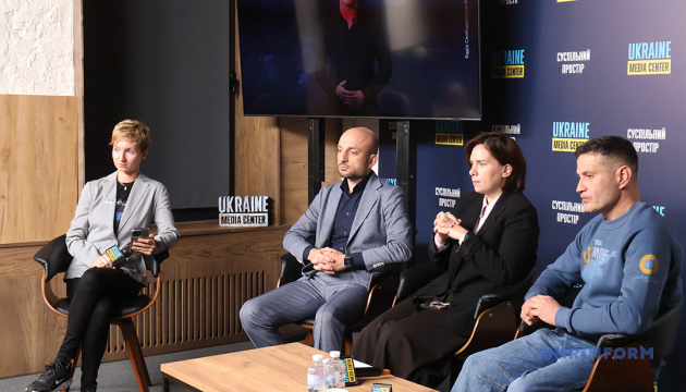 У Києві презентували проєкт для кримчан, які виїхали з півострова і хочуть свідчити про воєнні злочини РФ