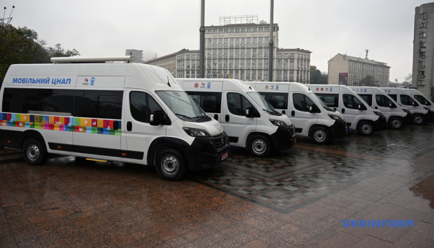 ПРООН та Південна Корея передали спецавтомобілі для прифронтових областей