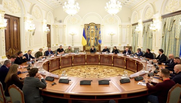 Зеленський обговорив із керівниками інвестфондів та бізнес-асоціацій посилення українського ОПК