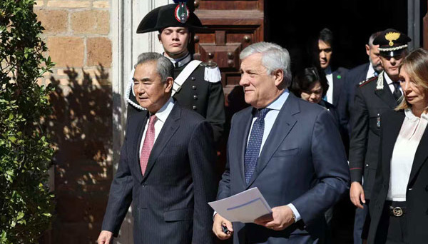 Китай вважає рівноправний діалог єдиним способом врегулювання конфліктів між країнами - Ван Ї