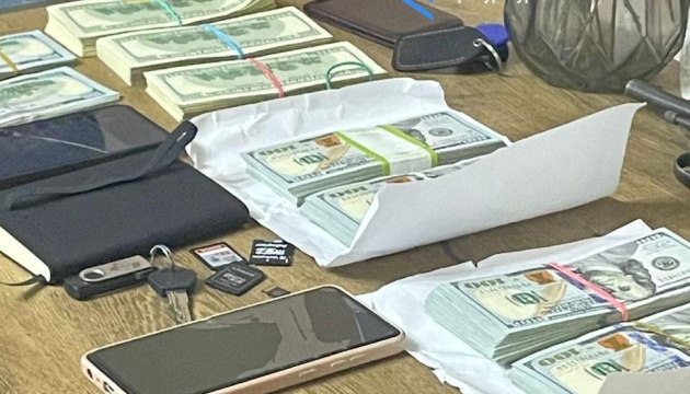 Прокурору Офісу генерального прокурора та двом адвокатам оголосили підозру у намові до надання хабаря