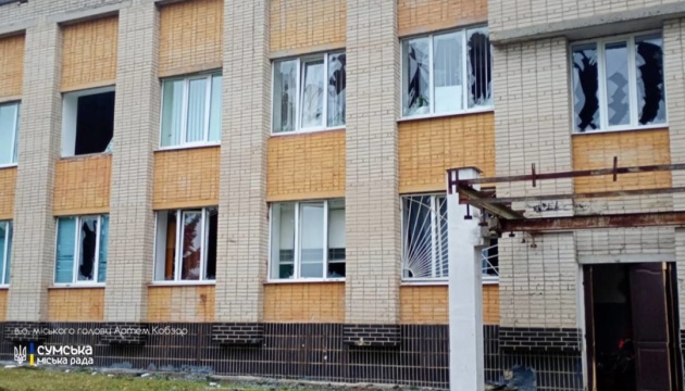 У Сумах внаслідок атаки росіян пошкоджений навчальний заклад