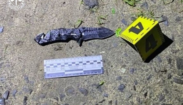 Чоловік вдарив ножем поліцейського під час затримання на Рівненщині - патрульні застосували зброю