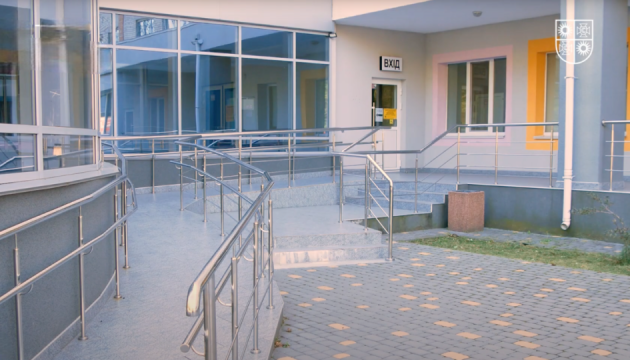 Вінницьку обласну дитячу лікарню облаштували за принципами безбар’єрності