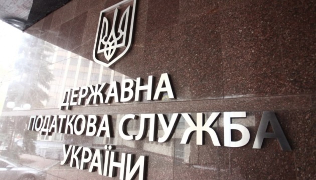 Податкова анулювала 2,5 тисячі ліцензій на торгівлю тютюном та алкоголем