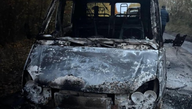 Удар дрона РФ по авто енергетиків на Чернігівщині: двоє загиблих, троє поранених