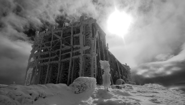 У Карпатах - сніг, температура знизилась до -5°С