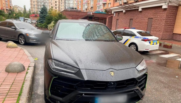 У Києві в автівці виявили тіло підприємця і блогера з простреленою головою