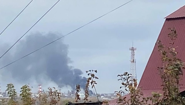 Дрони СБУ влаштували «бавовну» на НПЗ «Башнафта», який за 1400 кілометрів від України  - джерело