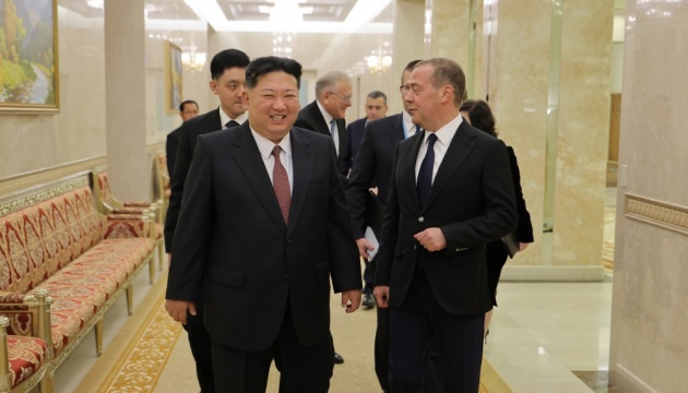 Кім Чен Ин на зустрічі з Медведєвим висловив сподівання на подальше зміцнення альянсу з РФ