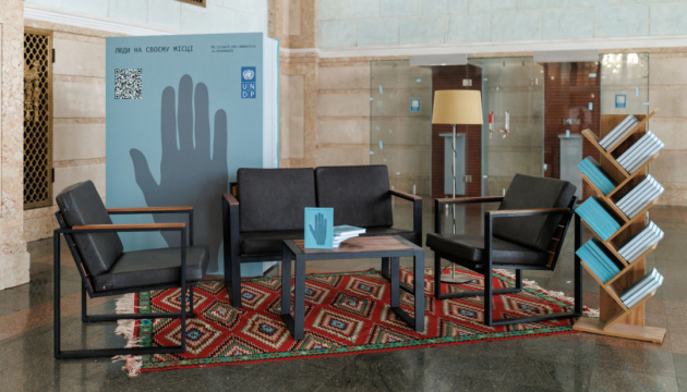 На київському вокзалі відкрили виставку «Читальня однієї книги»