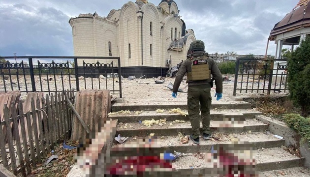 À Kostiantynivka un prêtre et une enfant de 4 ans ont été tués lors une frappe aérienne russe sur une église