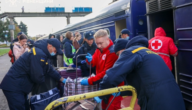 До Рівного прибув 37-й евакуаційний потяг з Донеччини