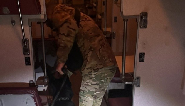 Поліція не знайшла  вибухівки у потязі на Прикарпатті