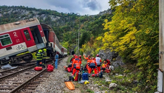 Зіткнення потягів у Словаччині: МЗС наразі не має даних про постраждалих українців