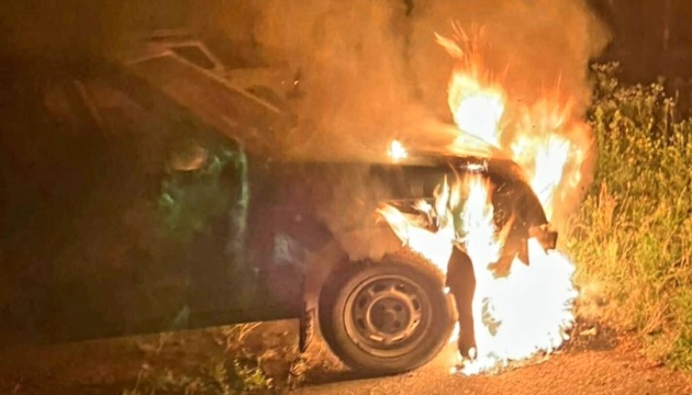 15 років за підпал автівок ЗСУ: апеляційний суд Буковини підтвердив вирок російському агенту