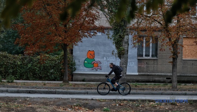 Kherson sous le feu : un civil tué et sept blessés dans de nouvelles frappes russes