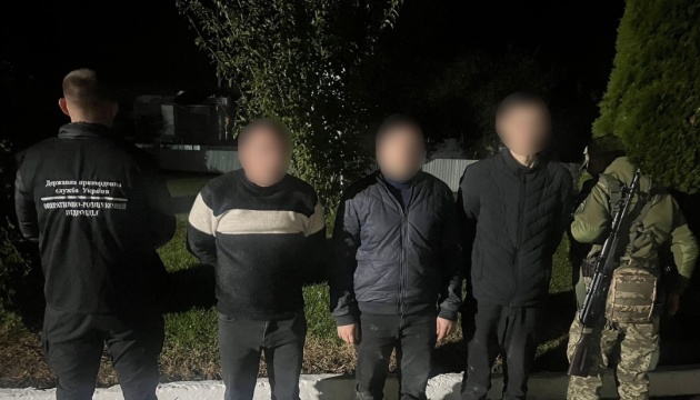 На Закарпатті викрили переправника і трьох ухилянтів, які намагалися виїхати до Угорщини за $29 тисяч