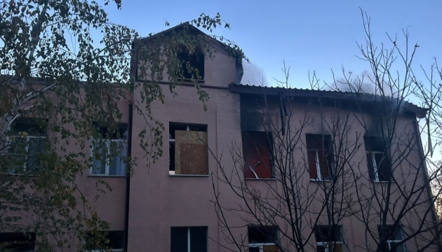 Росіяни ввечері вдарили дронами по школі у Слов’янську