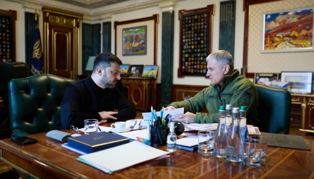 Зеленський заслухав керівника СЗР: Знаємо про російські плани у Білорусі, партнерів попередять