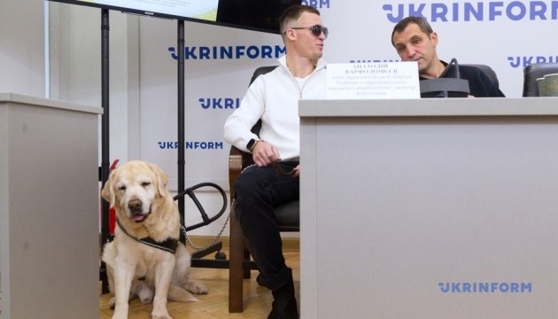 Незрячі ветерани наголошують на потребі покращення інклюзивної інфраструктури і реабілітації