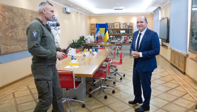 Делегація мерії Брюсселя привезла до Києва гуманітарну допомогу