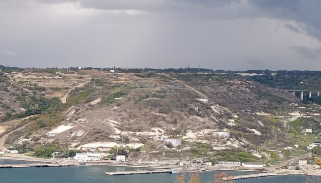 Росіяни посилили оборону нафтобази Чорноморського флоту після атак ЗСУ на Феодосію - соцмережі