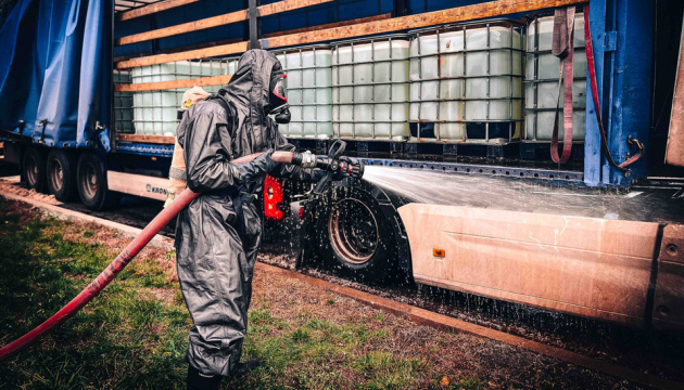 На Київщині стався витік азотної кислоти із цистерни