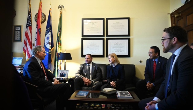 Єрмак обговорив із конгресменом Хіллом посилення санкцій проти РФ та використання заморожених активів