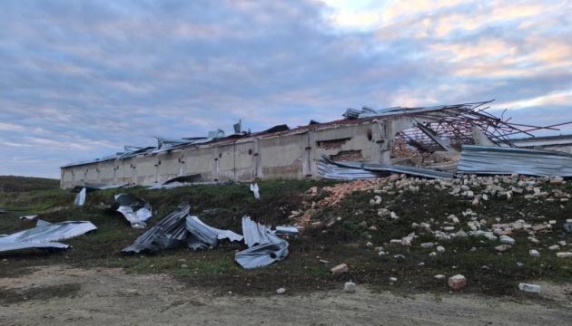 Росіяни вдарили КАБами по Сковородинівці на Харківщині, пошкоджені підприємства і будинки