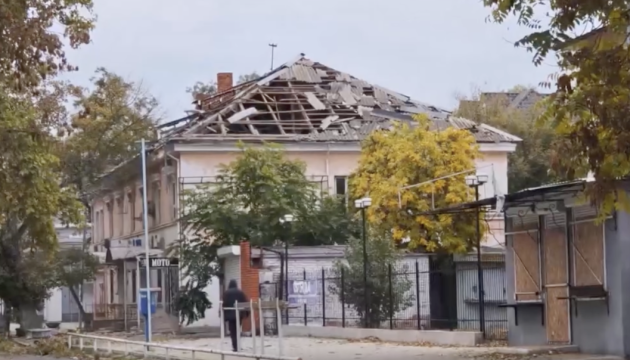 У Херсоні показали наслідки нічного обстрілу міста