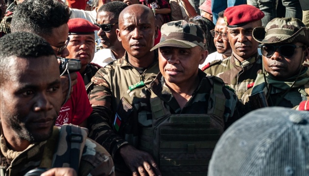 На Мадагаскарі лідер військового перевороту склав президентську присягу