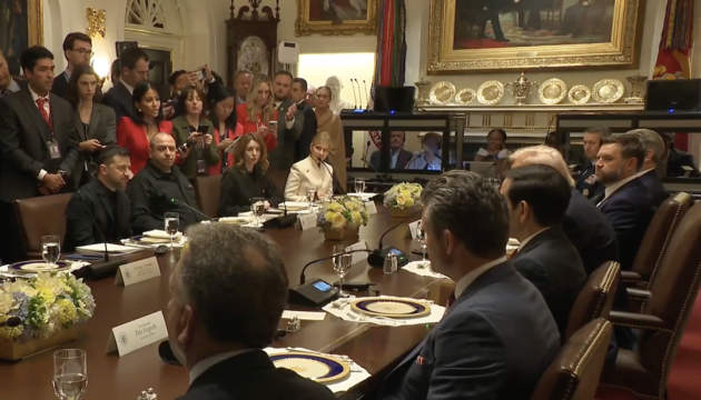 Zelensky, Trump meet at White House