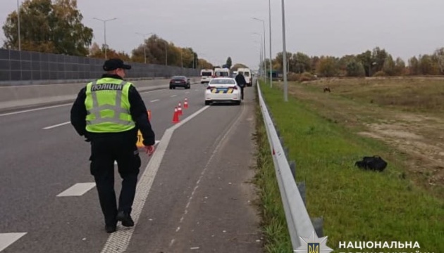На Київщині мікроавтобус на смерть збив 14-річного хлопця