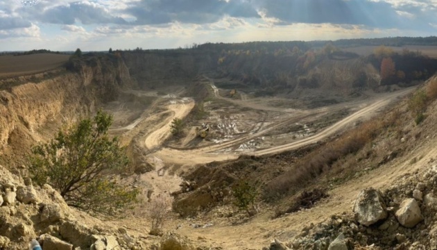 Збитки довкіллю на ₴240 мільйонів: на Хмельниччині викрили масштабну схему видобутку вапняку