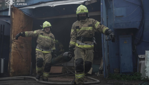 У Подільському районі Києва горіла складська будівля
