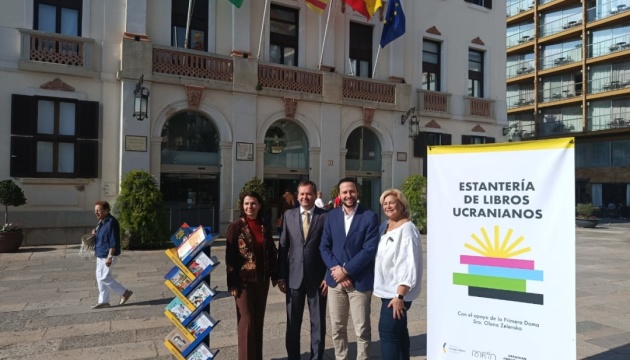 В Іспанії для нової «Української книжкової полички» передали майже 200 книг