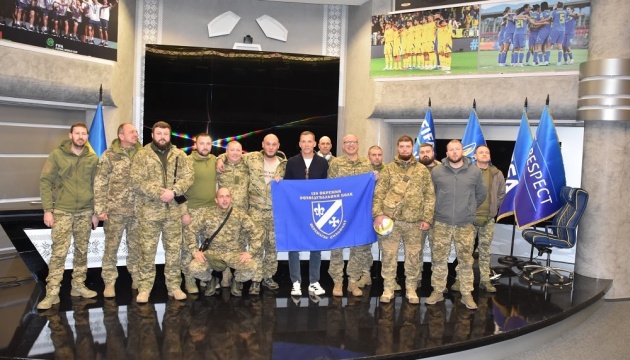 Андрій Шевченко зустрівся в Будинку футболу з військовими 120-го окремого розвідувального полку