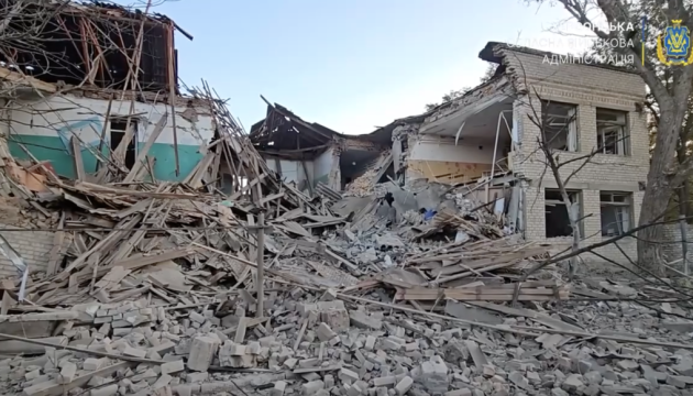 У Херсоні показали наслідки нічної атаки «Шахедами» у Корабельному районі