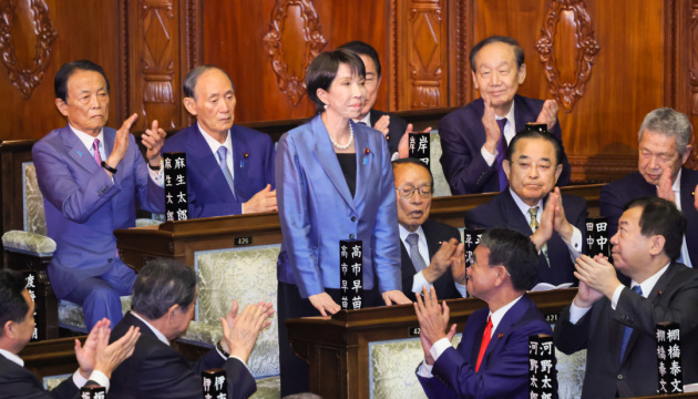Нова прем’єрка Японії призначила своїх конкурентів на ключові посади в уряді