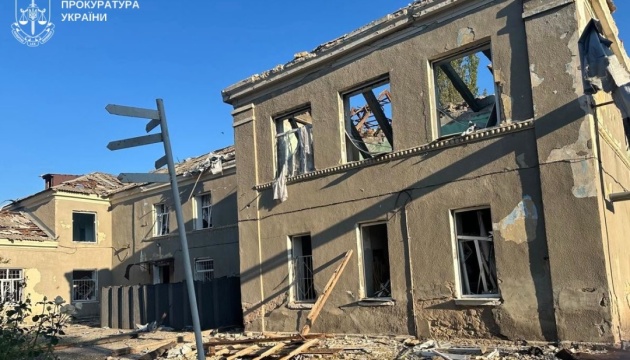 У Херсоні та Комишанах від обстрілів РФ постраждали семеро людей, пошкоджені десятки будинків